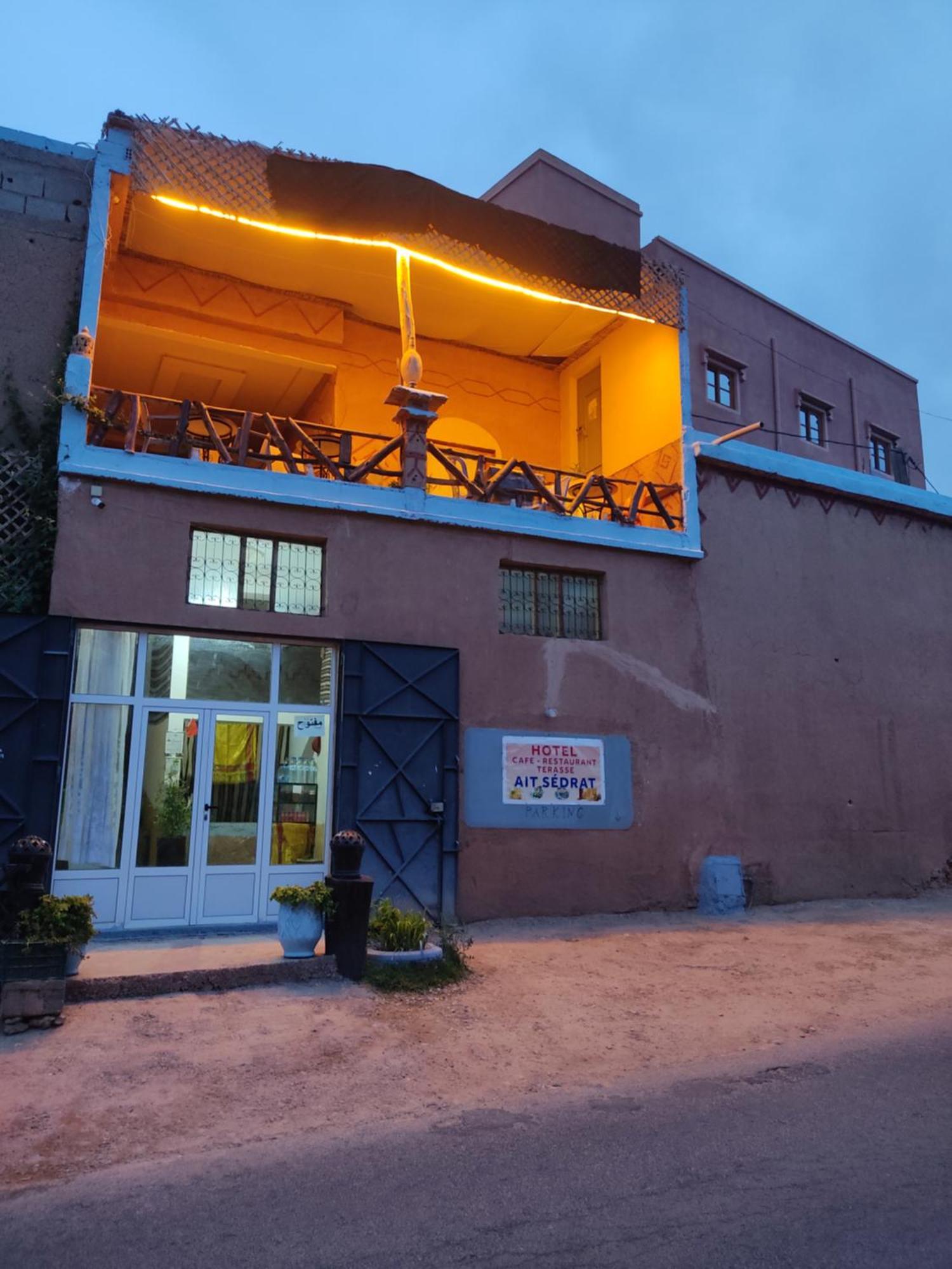 Boumalne Hotel Restaurant Ait Saderat מראה חיצוני תמונה